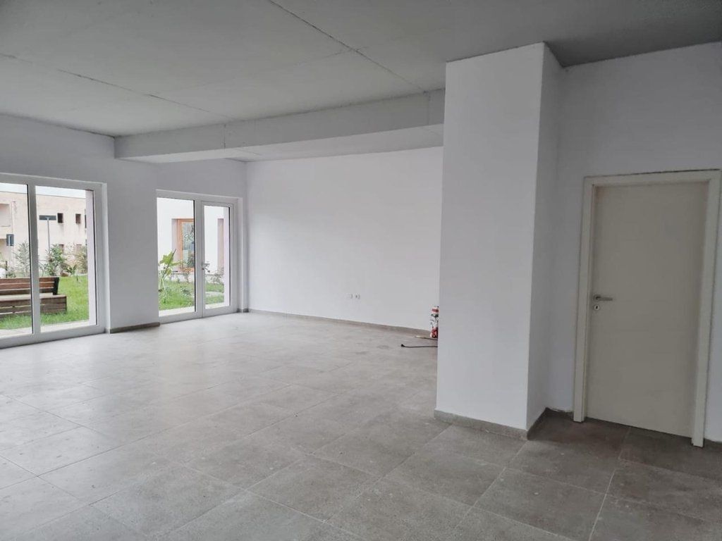 Dyqan Për Shitje në Kompeksin Mangalem,Ali Demi, Tiranë 130,000 €