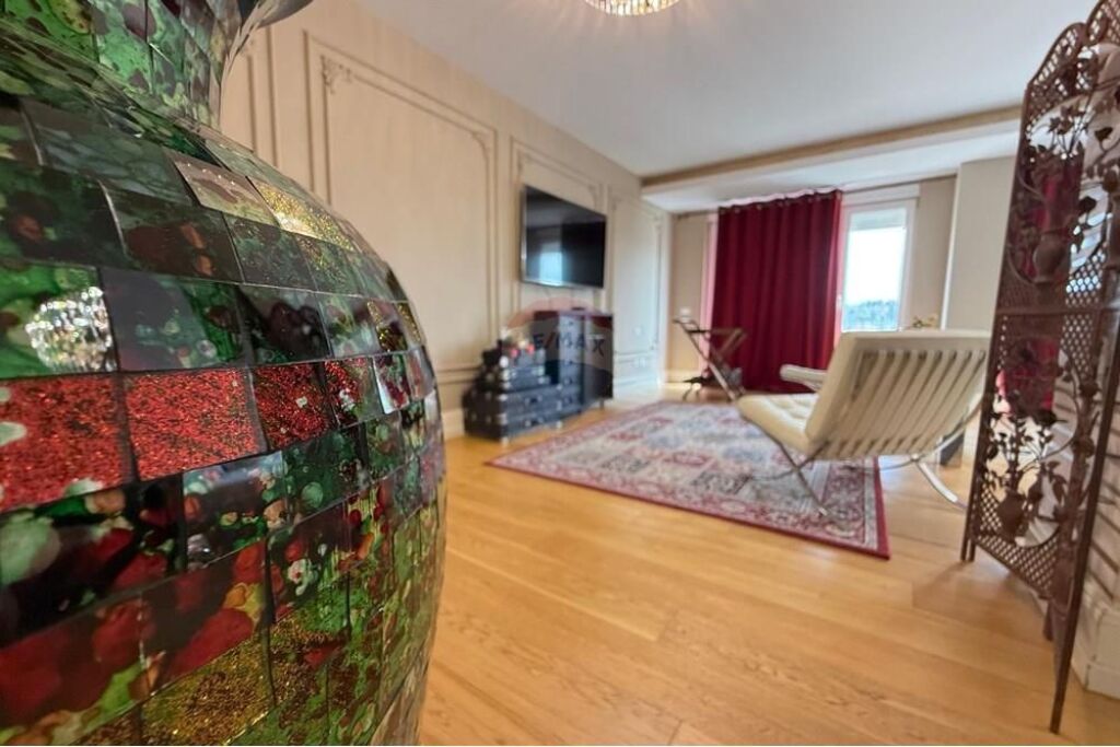Penthouse Ekskluziv për Shitje – Luks, Arkitekturë Bashkëkohore dhe Panoramë 360° mbi Tiranën