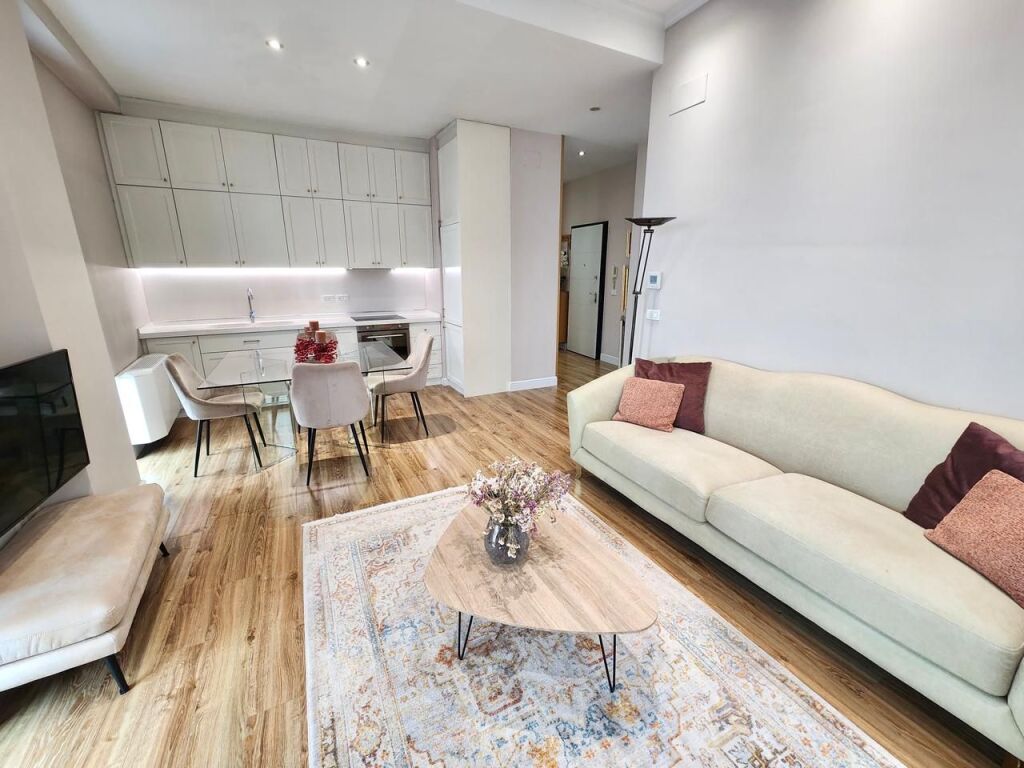 ME QERA: Apartament Luksoz 2+1+2WC | 110 m² | Park Gate – Rruga e Elbasanit / Ambasada Amerikane || 150,000 Leke/Muaj