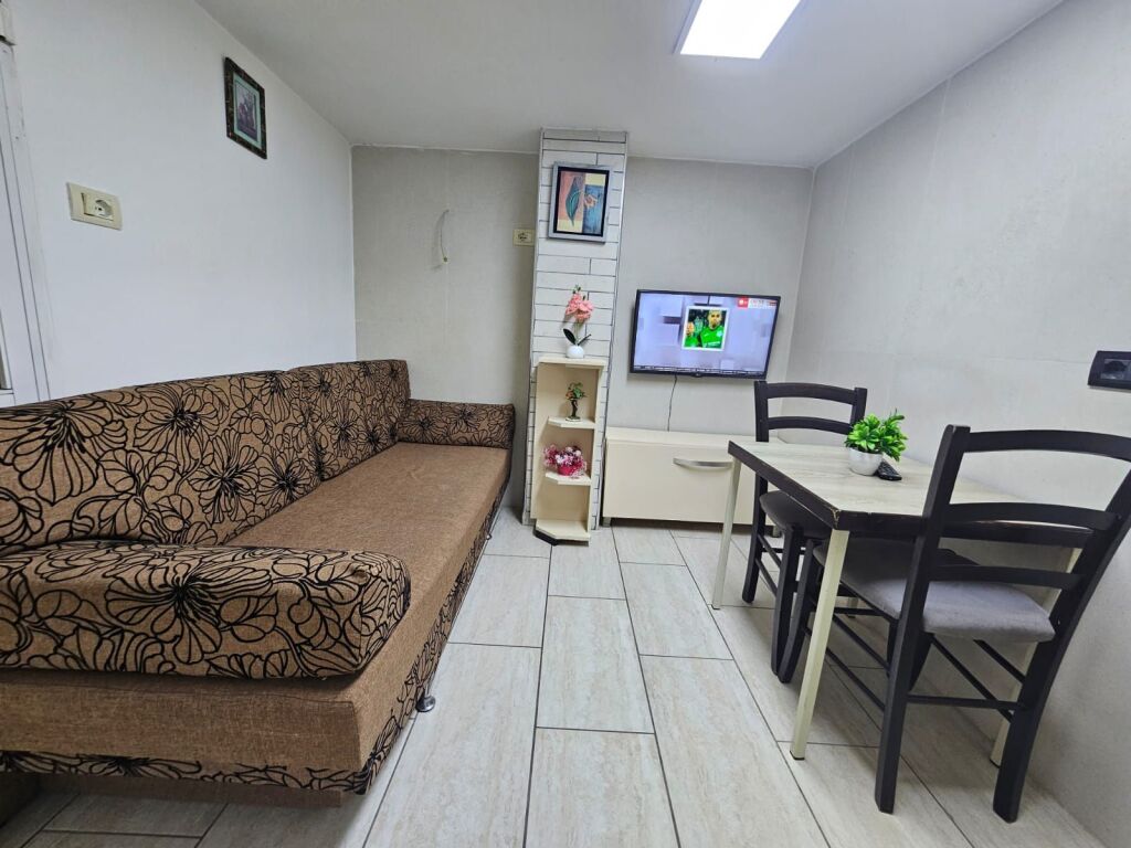 Qera | Apartament 1 + 1 | Rruga 5 Maji | 370 €/muaj