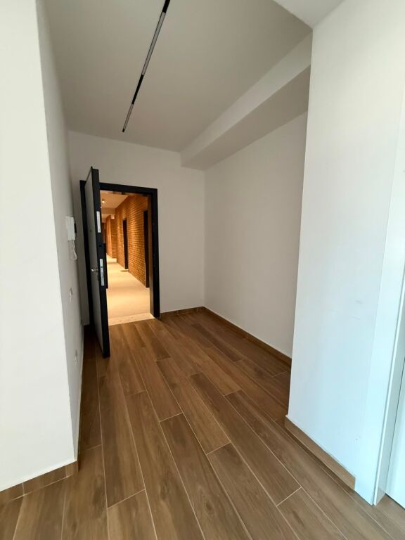 Jepet me qera apartamnet 1+1 perballe American 3