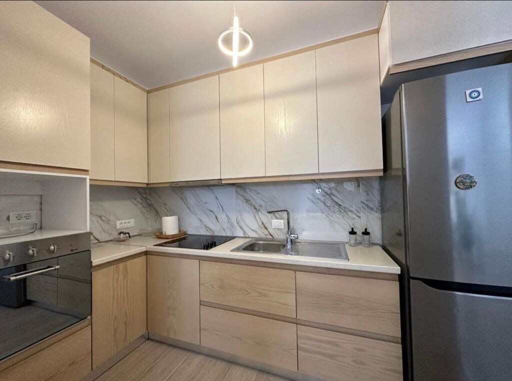 Jepet me qera 2+1 RR. E DIBRES MINISTRIA E MBROJTJES 650 MIJE LEKE