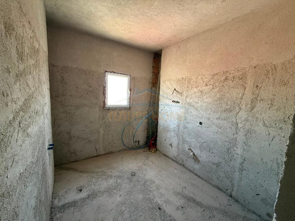Shitet Apartament 88 m² në Rrugën e Volorekës, Pogradec – 73.000 €