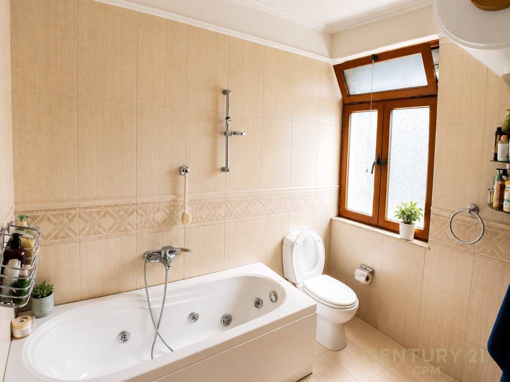 Shitet apartament 3+1 në zemër të Tiranës, pranë Sheshit Skënderbej !