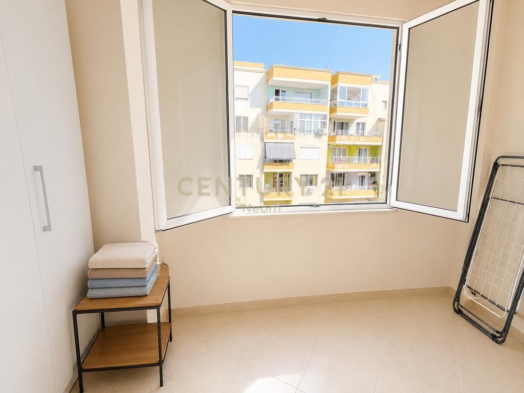 Shitet apartament 2+1+2 në Astir
