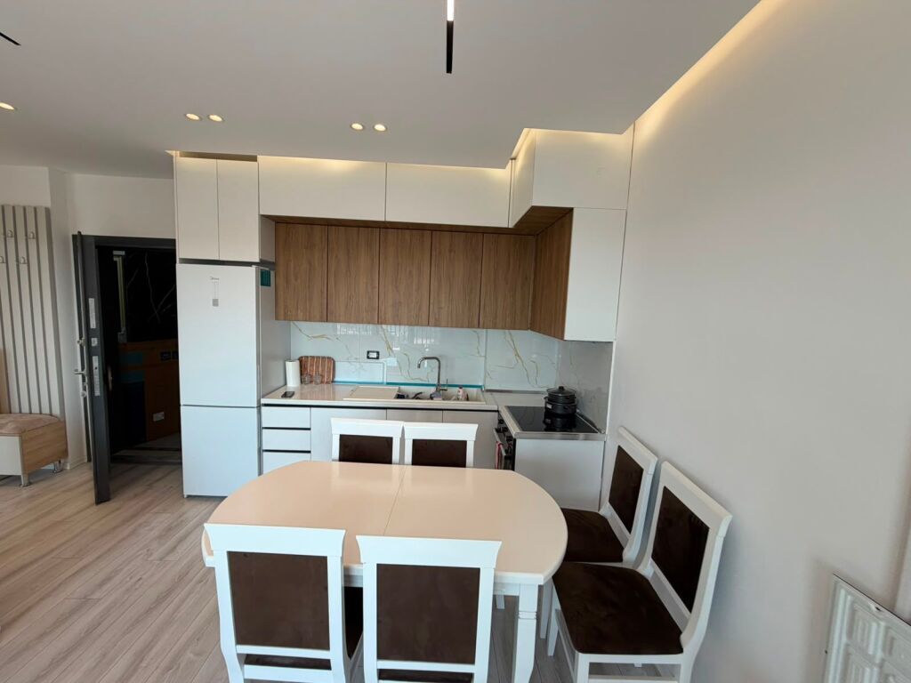 📣 AFFITTO SUPER Appartamento 1+1 con posto auto 📍 Via Jordan Misja, Vicino al Complesso Ndregjoni ✨