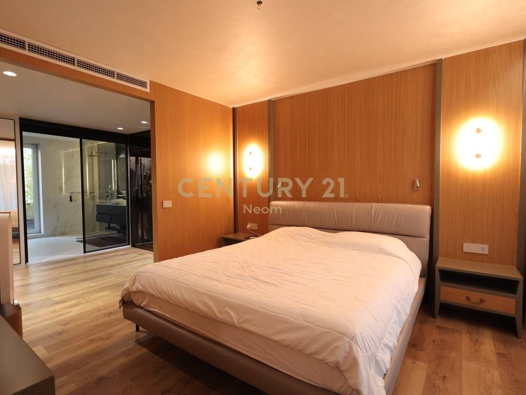 UNIQUE PENTHOUSE FOR SALE IN THE HEART OF THE FORMER BLOCK Exclusive Penthouse – A New Standard of Luxurious Living!