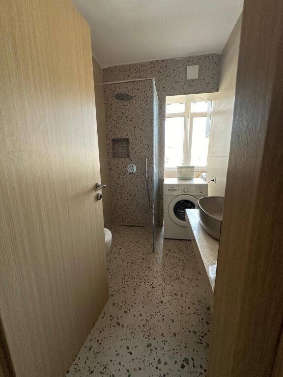 Garsionjere per qera tek ish Tregu Elektrik !