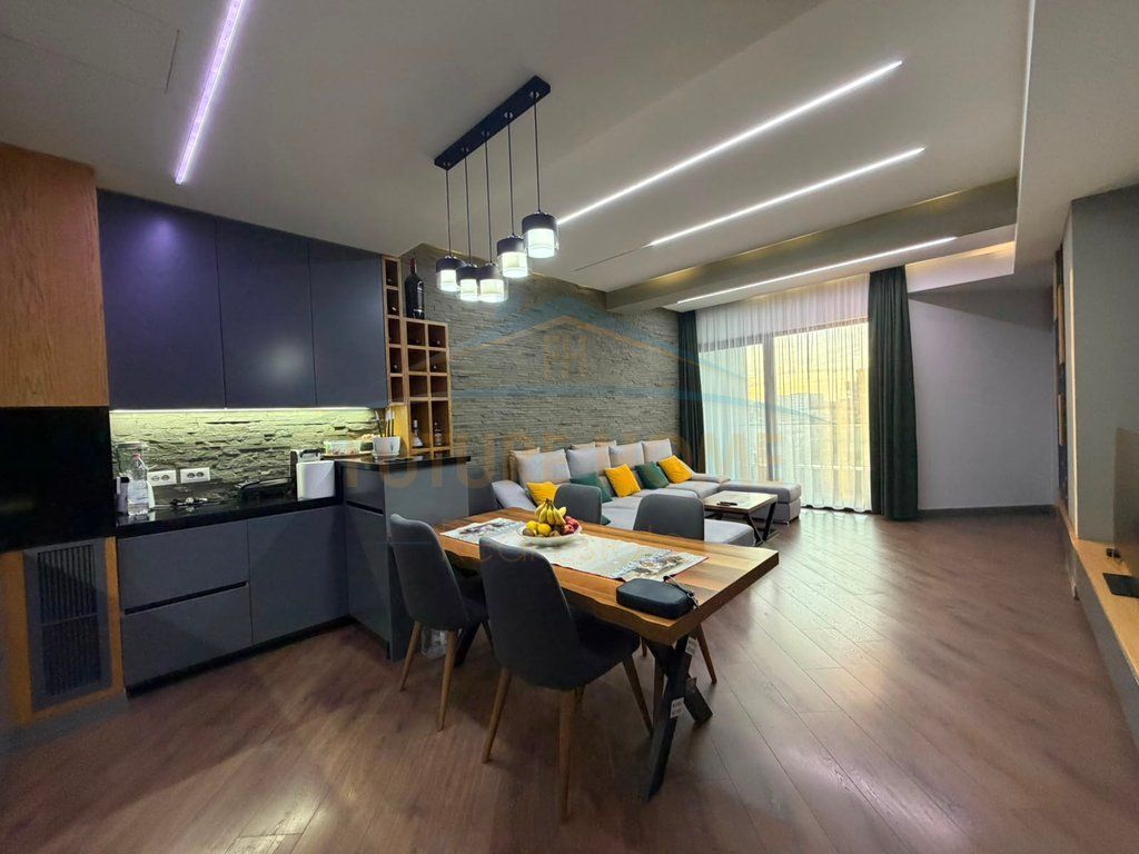Shitet, Apartament 2+1+2, Rruga e Kavajes, Tiranë
