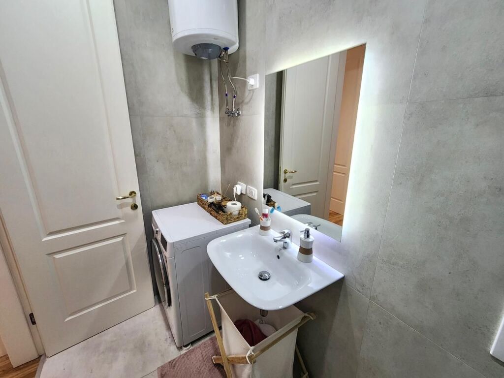 ME QERA: Apartament Luksoz 2+1+2WC | 110 m² | Park Gate – Rruga e Elbasanit / Ambasada Amerikane || 150,000 Leke/Muaj