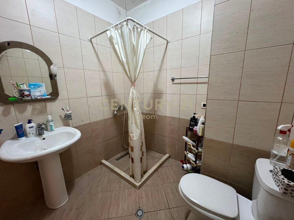 Shitet apartament 2+1+2 në Astir