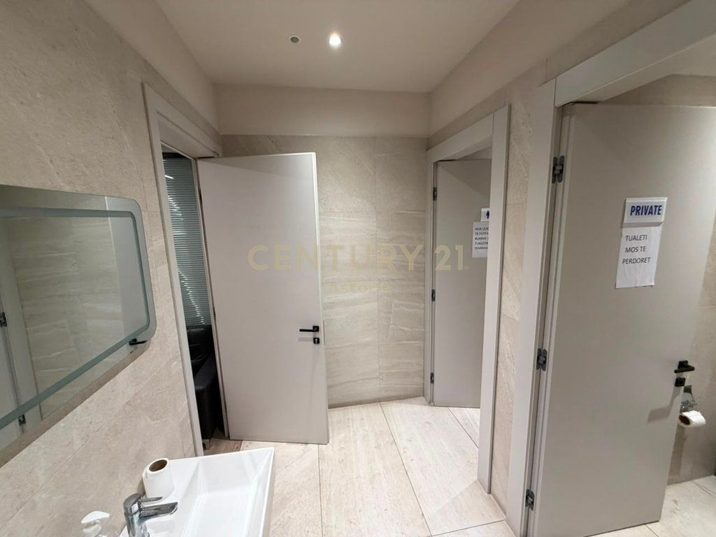AMBIENTE ELITARIO IN VENDITA IN LION RESIDENCE – IDEALE PER UFFICI, RESIDENZA E INVESTIMENTO