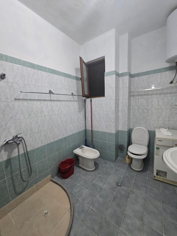 Affittasi 1+1 Complesso Derveni Misto Mame 30.000 lek