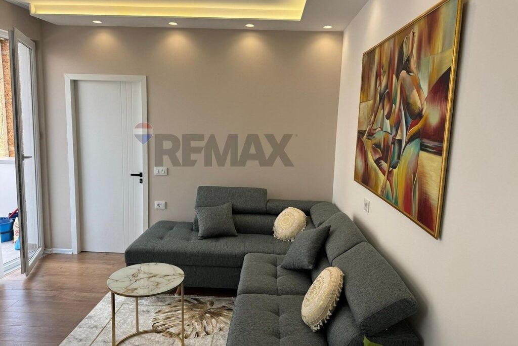 Apartament 2+1 per qira, Rr. Barrikadave