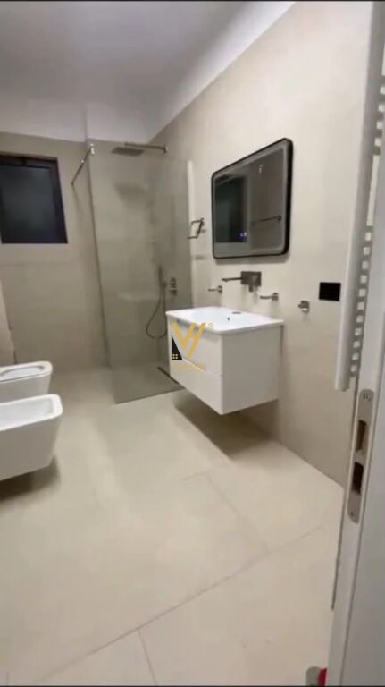 JEPET APARTAMENT 2+1+BLK ME QERA TE KOMUNA E PARISIT 70.000 LEKE