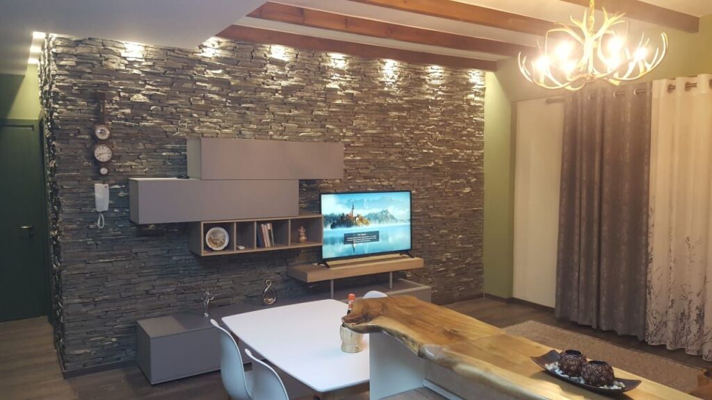🏢At Dry Lake, Peti Street, a furnished 2+1 apartment is for rent. 650 Euro   