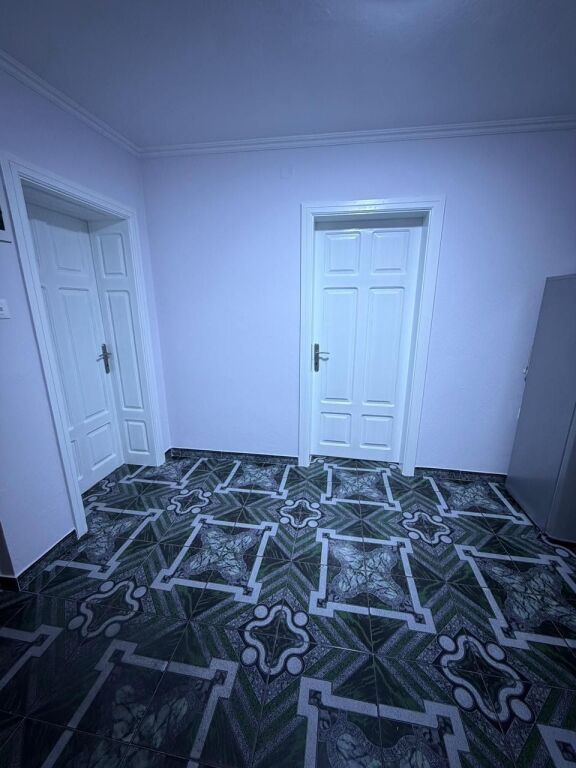Affittasi 3+1+1 Viale Zogu i Pare 800 mila lek