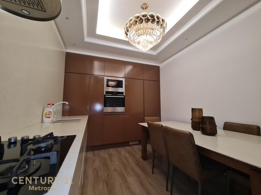 APARTAMENT 2+1+GARAZH PER SHITJE