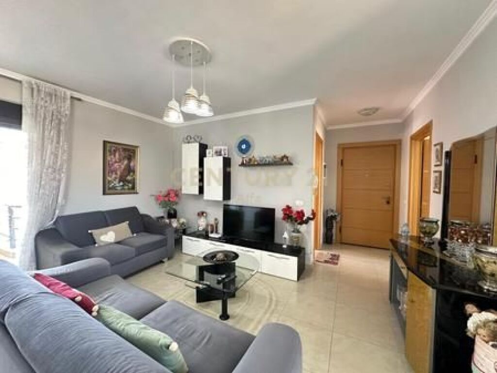 Apartament 2+1+2 per Shitje prane Liqenit te Tiranes!