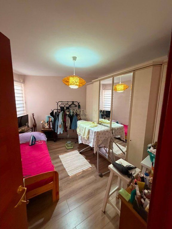 Apartament 3+1+2 per shitje prane Thesarit, Fresk