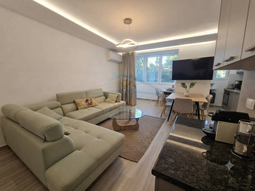 Shitet, Apartament 2+1, Brryli, Tiranë.