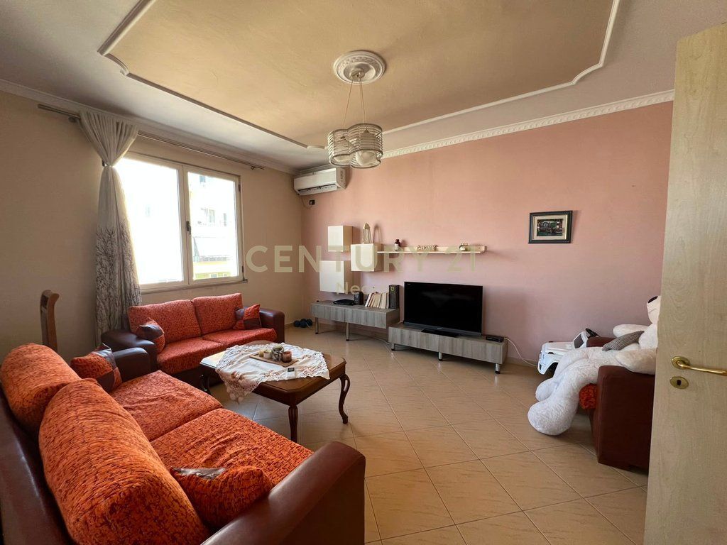 Shitet apartament 2+1+2 në Astir