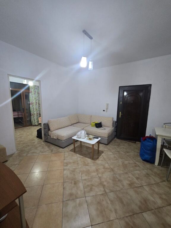 Affittasi 1+1 Complesso Derveni Misto Mame 30.000 lek