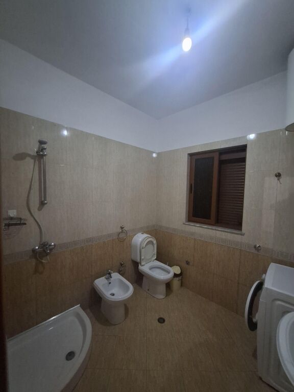 AFFITTASI 1+1 CASA PRIVATA ASTIR 400 MILA LEKE