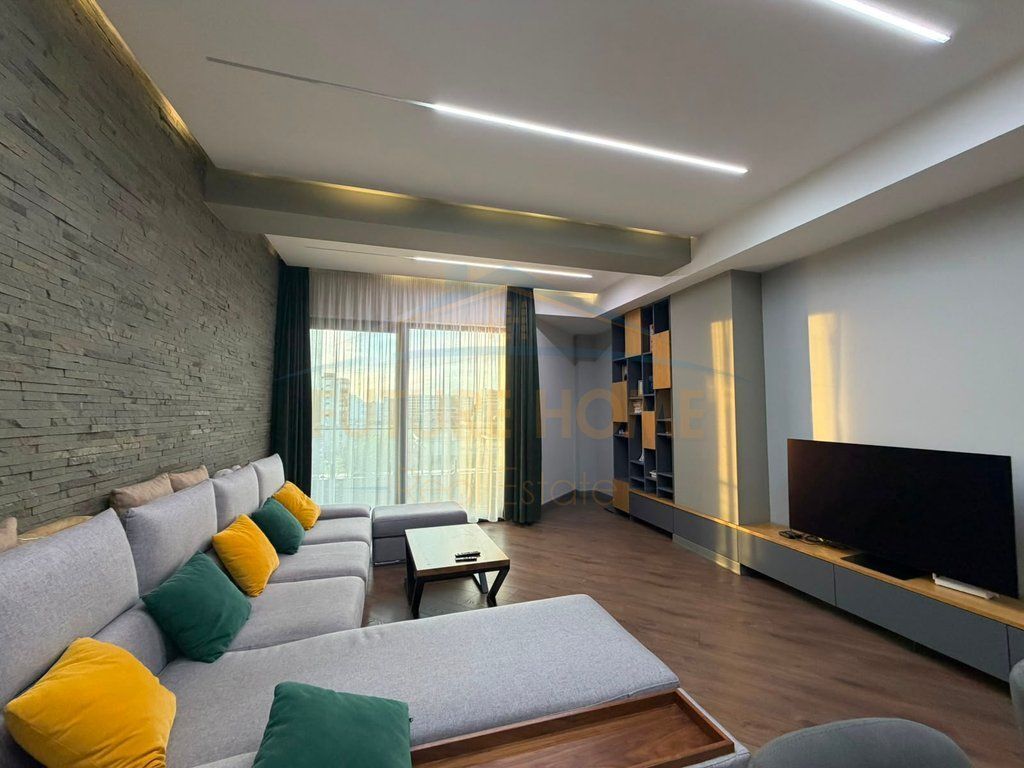 Shitet, Apartament 2+1+2, Rruga e Kavajes, Tiranë