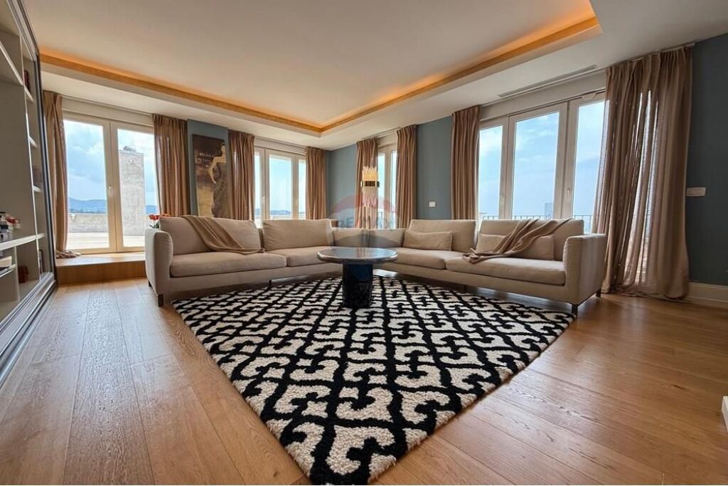 Penthouse Ekskluziv për Shitje – Luks, Arkitekturë Bashkëkohore dhe Panoramë 360° mbi Tiranën