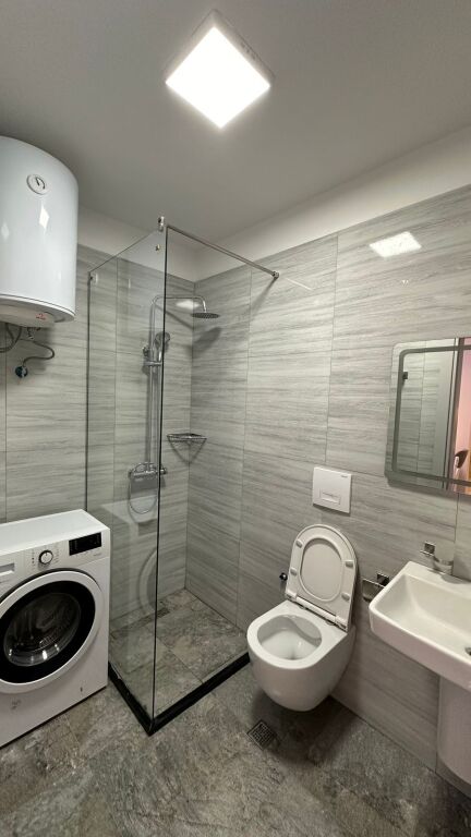 Affittasi 1+1+parcheggio Via Dibra 700€