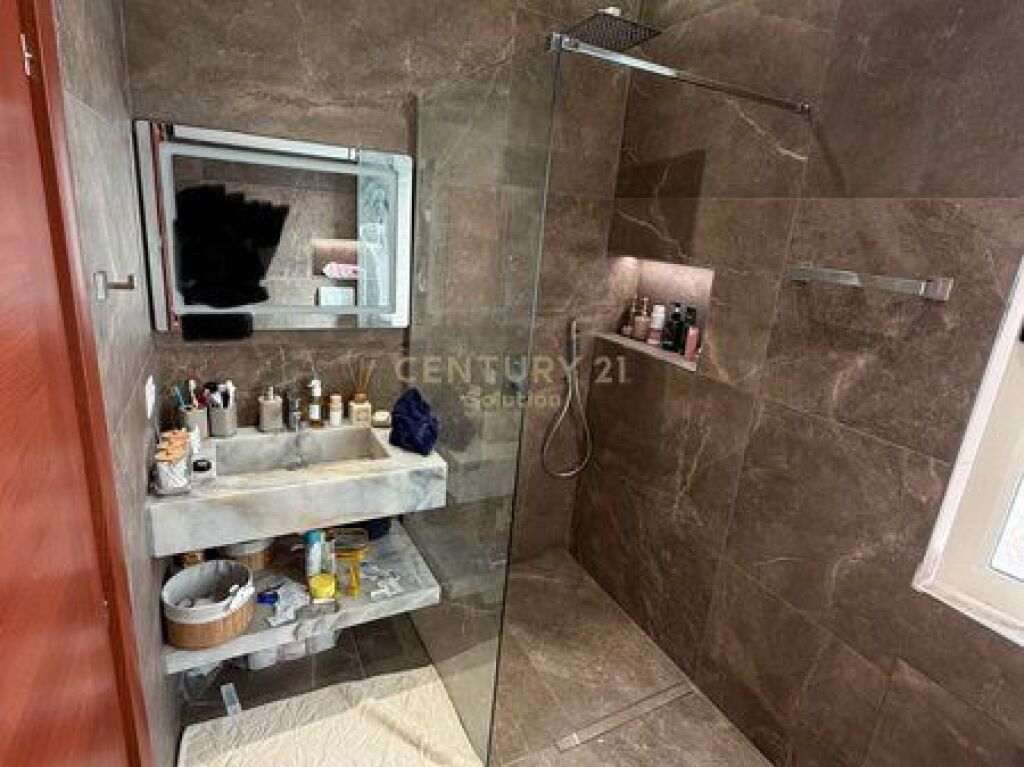 APARTAMENT 3+1+2 PER SHITJE PRANE THESARIT, FRESK!