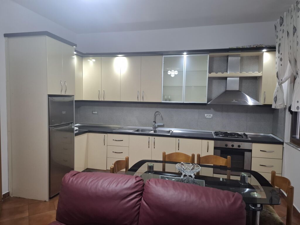 AFFITTASI 1+1 CASA PRIVATA ASTIR 400 MILA LEKE