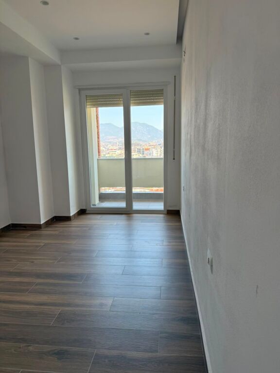 Jepet me qera apartamnet 1+1 perballe American 3