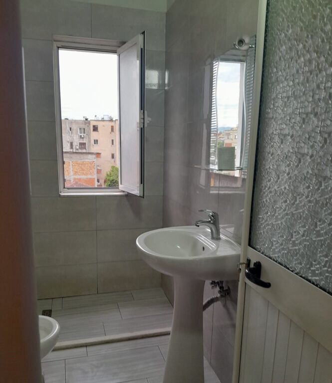 Qera | Apartament 1 + 1 | Rruga Bardhyl | 380 €/muaj
