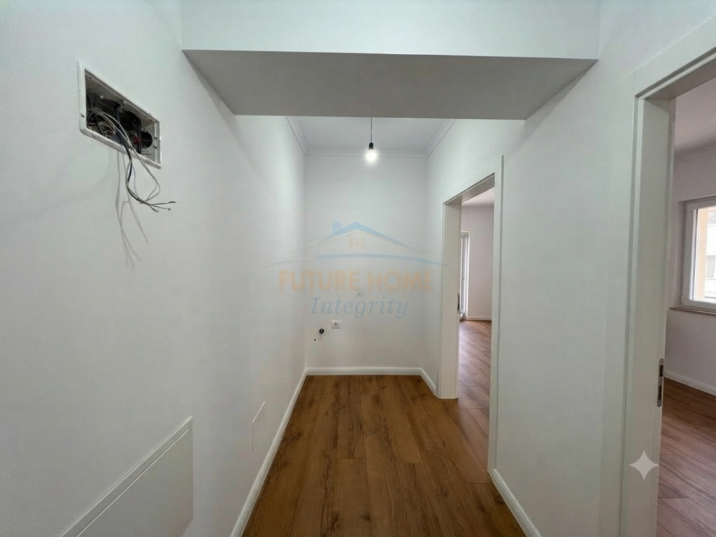Shitet, Apartament 1+1, Shkolla e Kuqe, Tiranë.