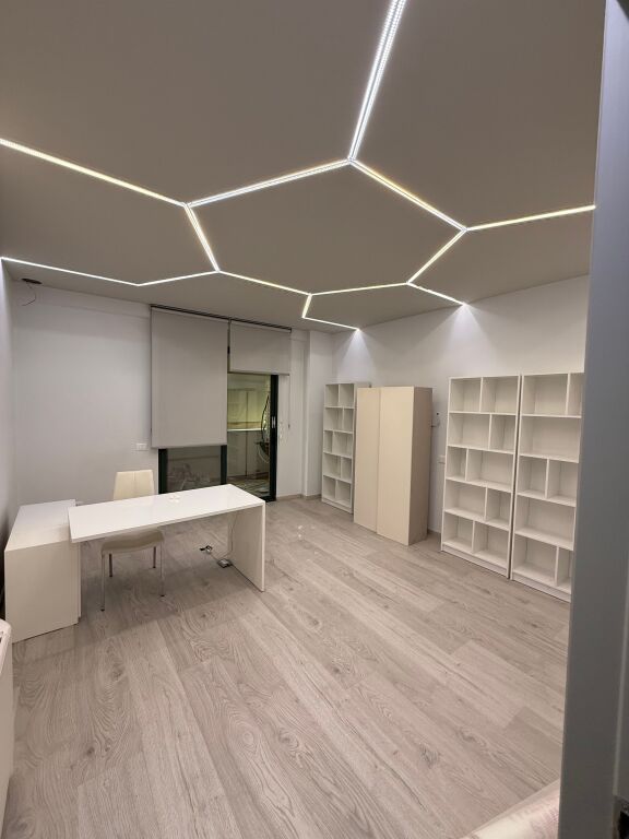 BLOCK BUSINESS PREMISES FOR RENT!