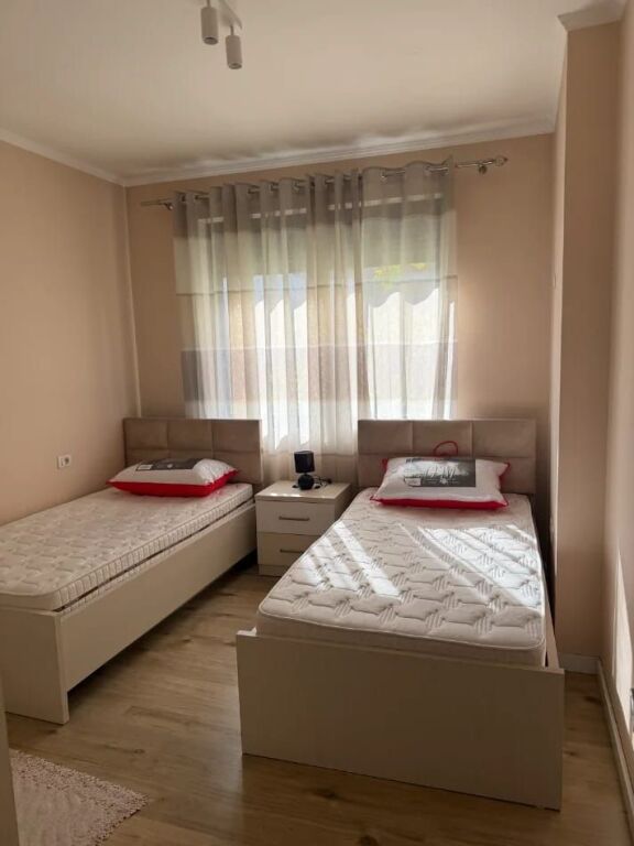 Jepet Me Qera Apartament 1+1+1 Ballkon