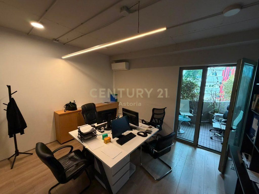 AMBIENTE ELITARIO IN VENDITA IN LION RESIDENCE – IDEALE PER UFFICI, RESIDENZA E INVESTIMENTO