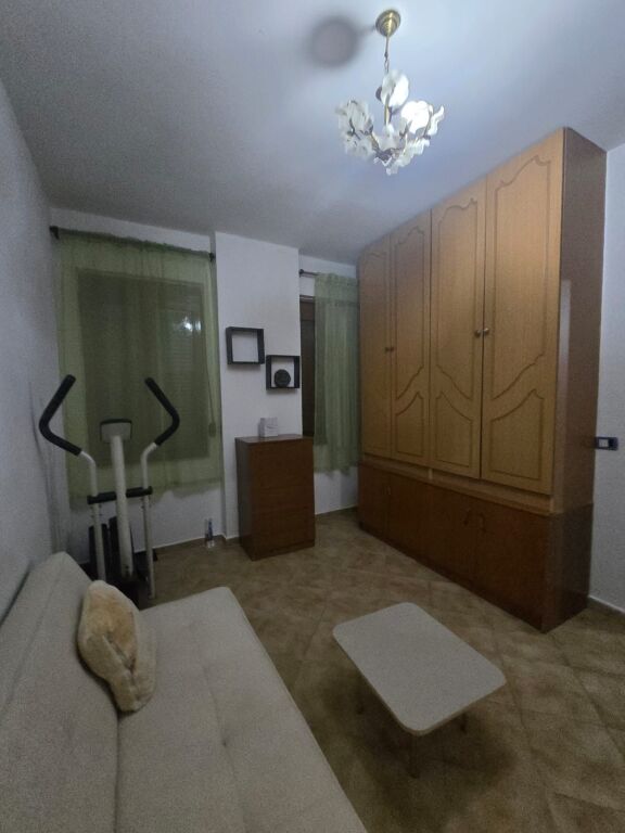 Affittasi 1+1 Complesso Derveni Misto Mame 30.000 lek