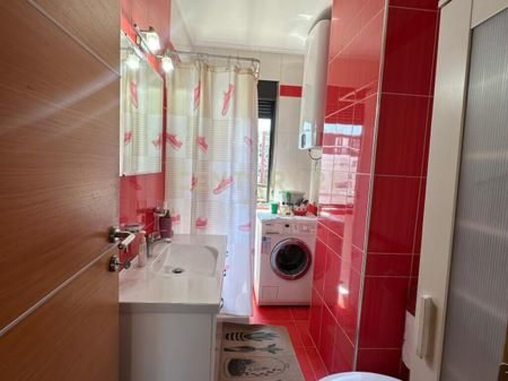 Apartament 2+1+2 per Shitje prane Liqenit te Tiranes!