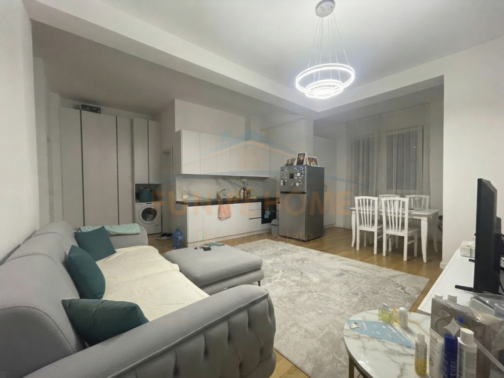 Shitet, Apartament 1+1,Shkolla Kuqe,Tirane