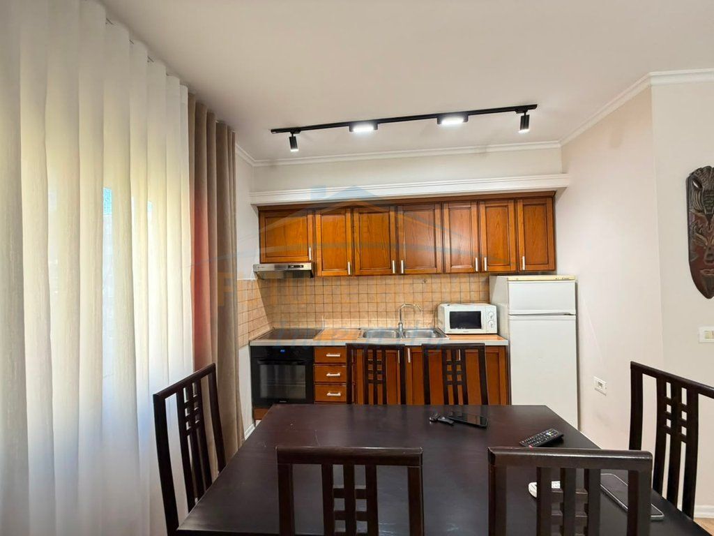 In vendita, Appartamento 2+1 (convertito), Porcelan, Tirana.