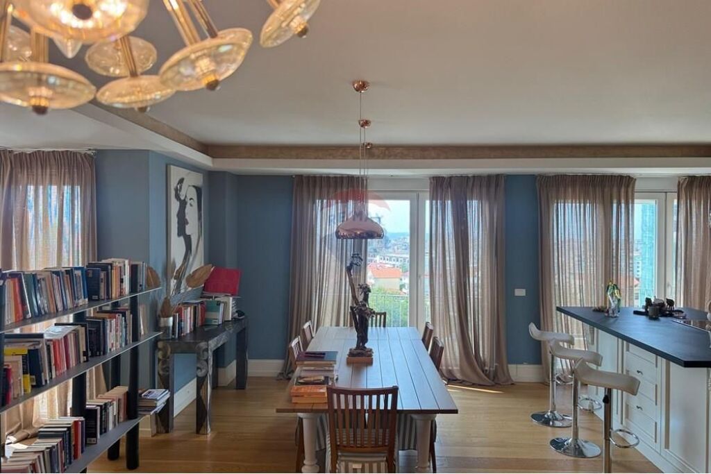 Penthouse Ekskluziv për Shitje – Luks, Arkitekturë Bashkëkohore dhe Panoramë 360° mbi Tiranën
