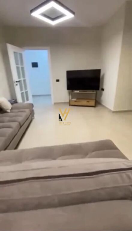JEPET APARTAMENT 2+1+BLK ME QERA TE KOMUNA E PARISIT 70.000 LEKE