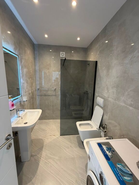 📣 AFFITTO SUPER Appartamento 1+1 con posto auto 📍 Via Jordan Misja, Vicino al Complesso Ndregjoni ✨
