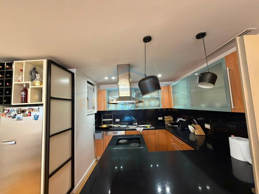 Apartament 2+1+2+Depo, Kompleksi "Kika 1", Komuna e Parisit.
