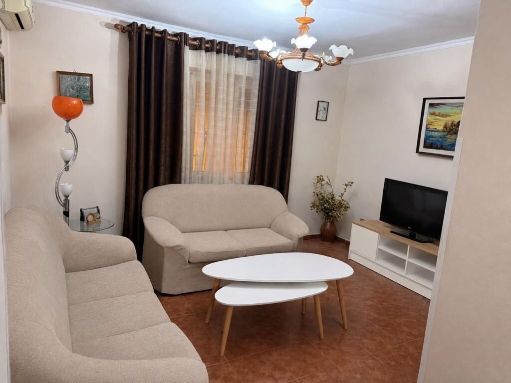 Qera | Apartament 2 + 1 | Shkolla e Bashkuar | 500 €/muaj