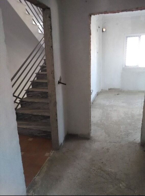 Shitet Apartament 88 m² në Rrugën e Volorekës, Pogradec – 73.000 €