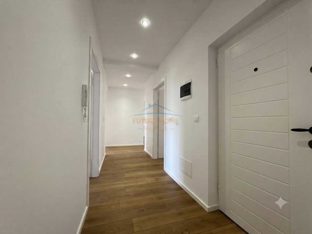 Shitet , Apartament 2+1+1 ambient gatimi me vete, Bulevardi Zogu i I, Tirane.